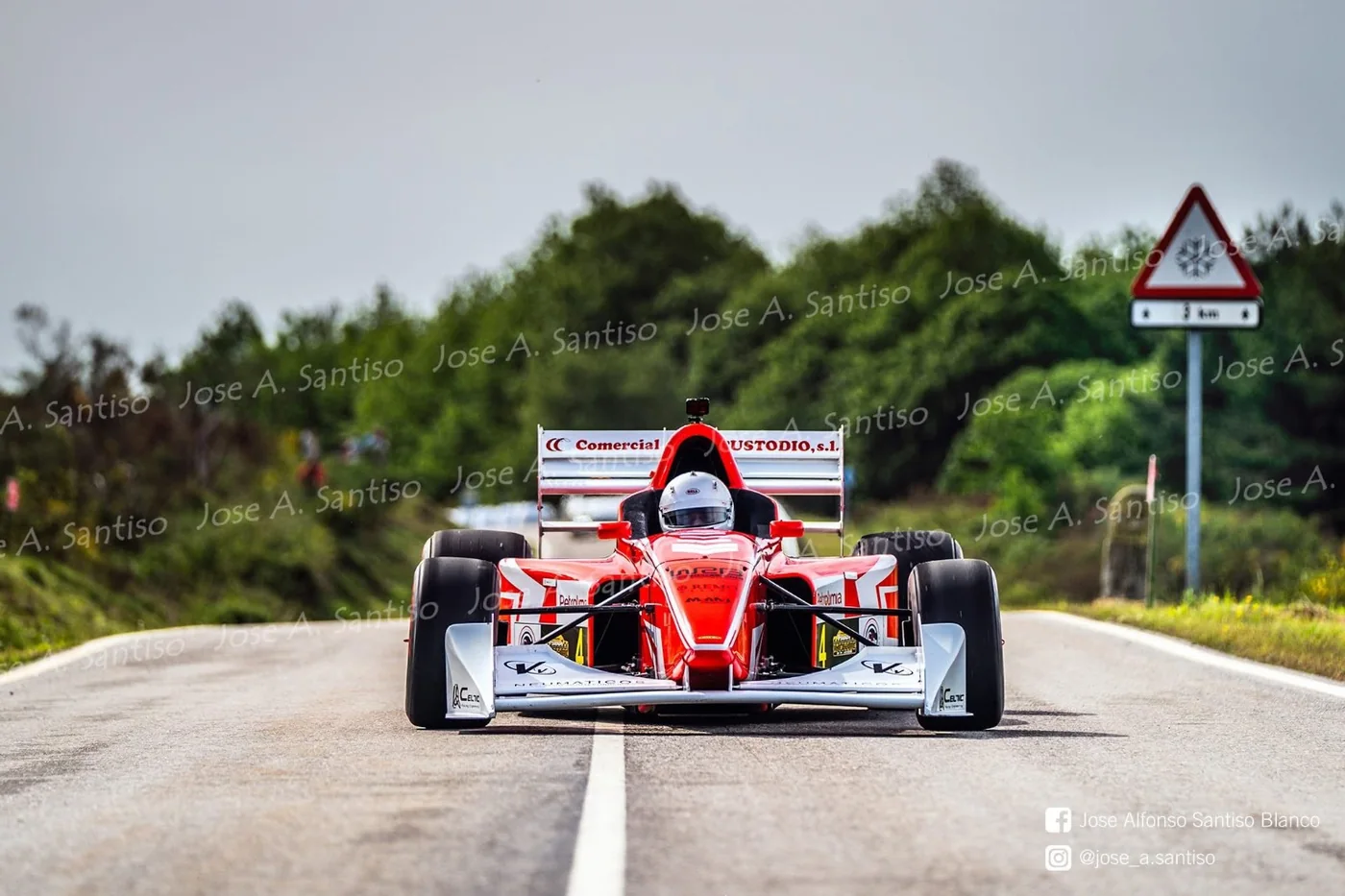 Front view in competition