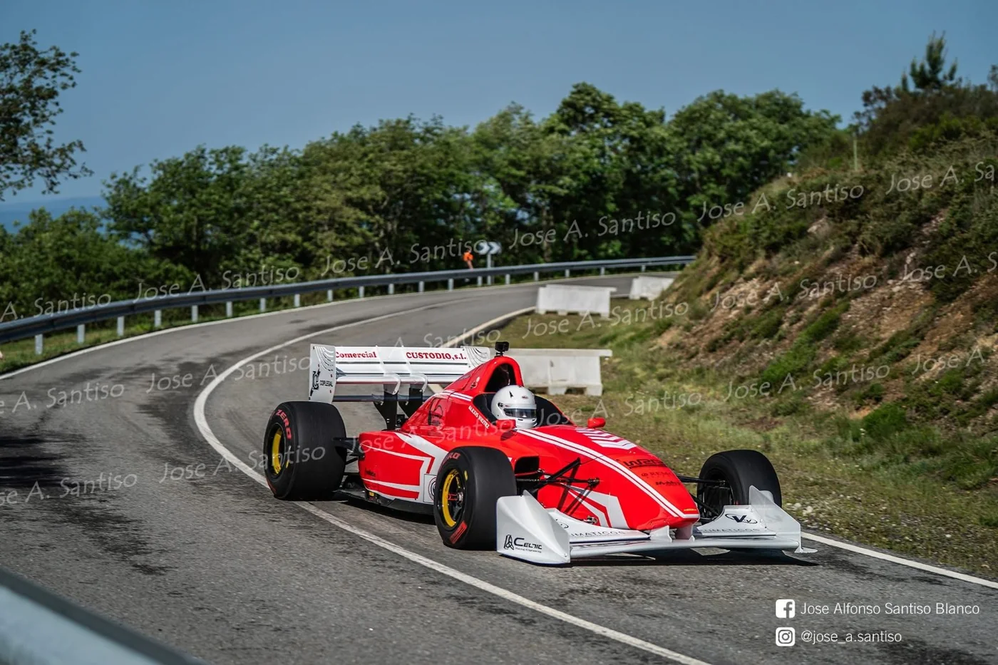 Lola T96/50 en competición; portada del vídeo onboard